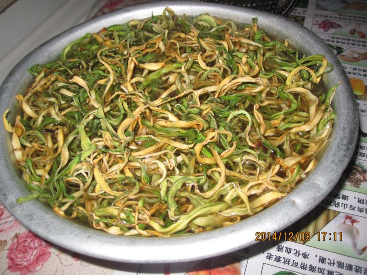 干豆角丝炖土豆条步骤1
