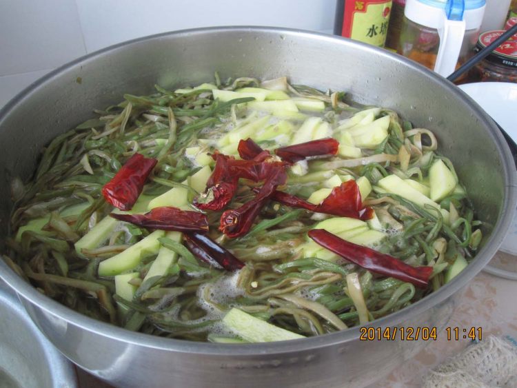 干豆角丝炖土豆条步骤8
