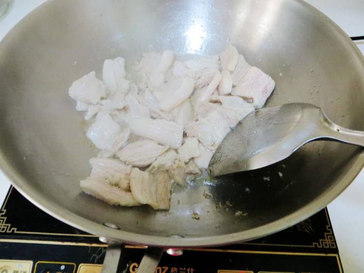 五花肉炖酸菜粉丝步骤4