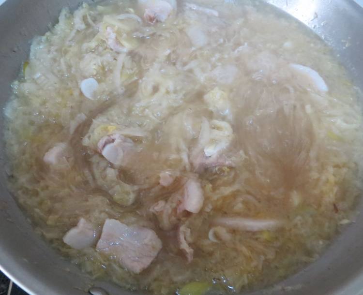 五花肉炖酸菜粉丝步骤9