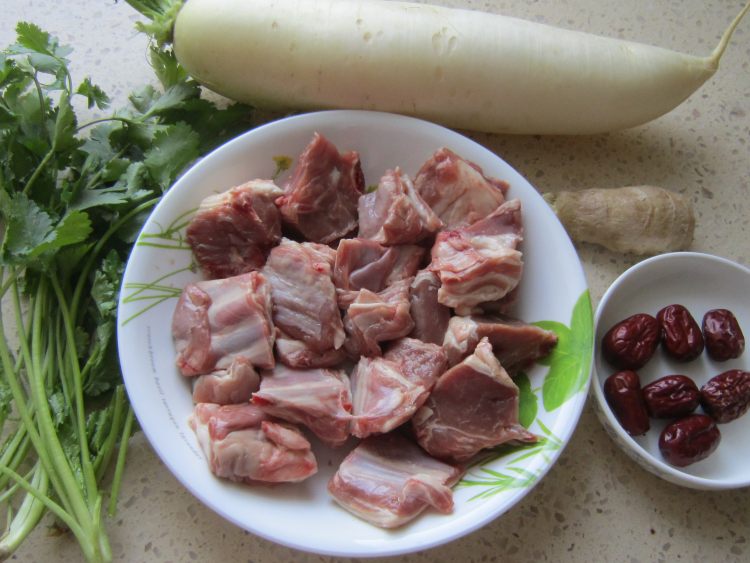 白萝卜清炖羊肉步骤1