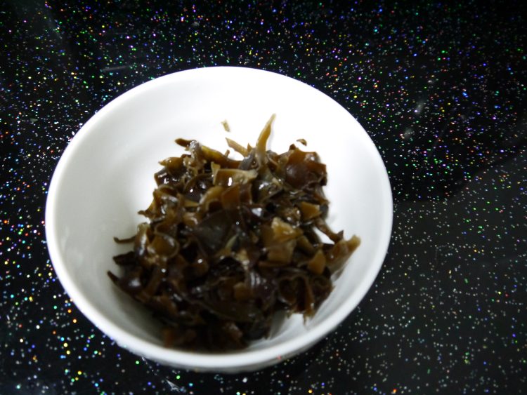 木耳昂刺鱼汤步骤3