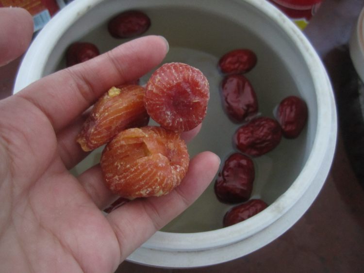 红黑蜜枣炖花胶步骤5