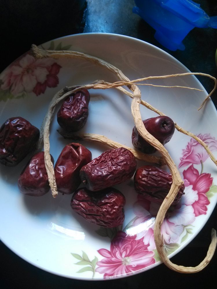 铁棍山药炖鸡爪步骤1