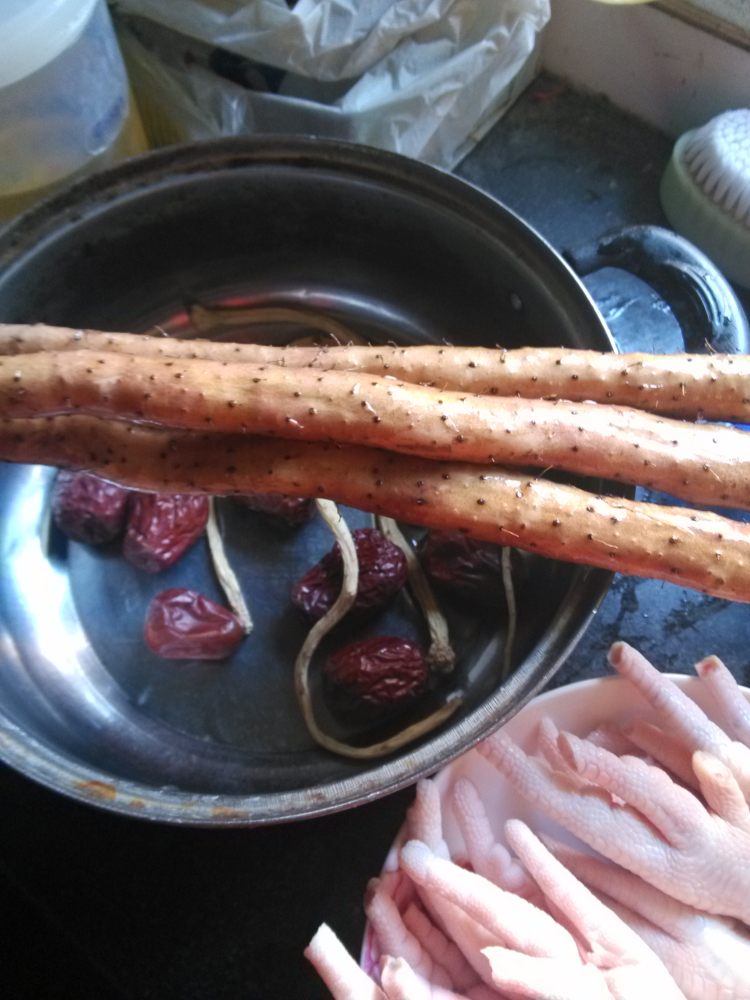 铁棍山药炖鸡爪步骤3