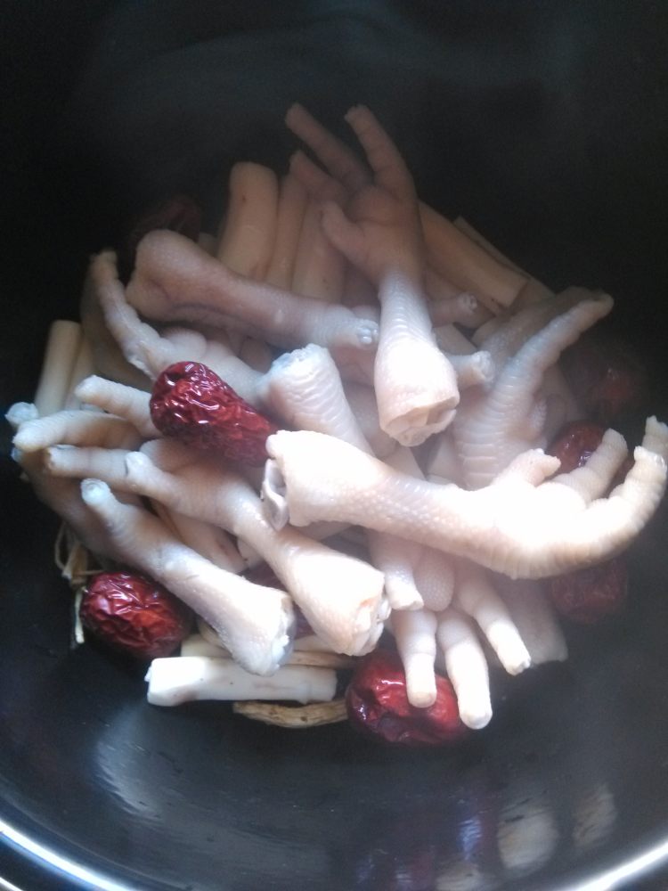 铁棍山药炖鸡爪步骤7