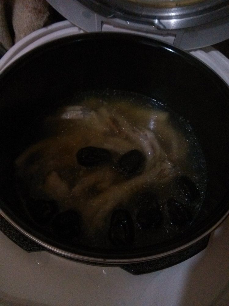 铁棍山药炖鸡爪步骤10