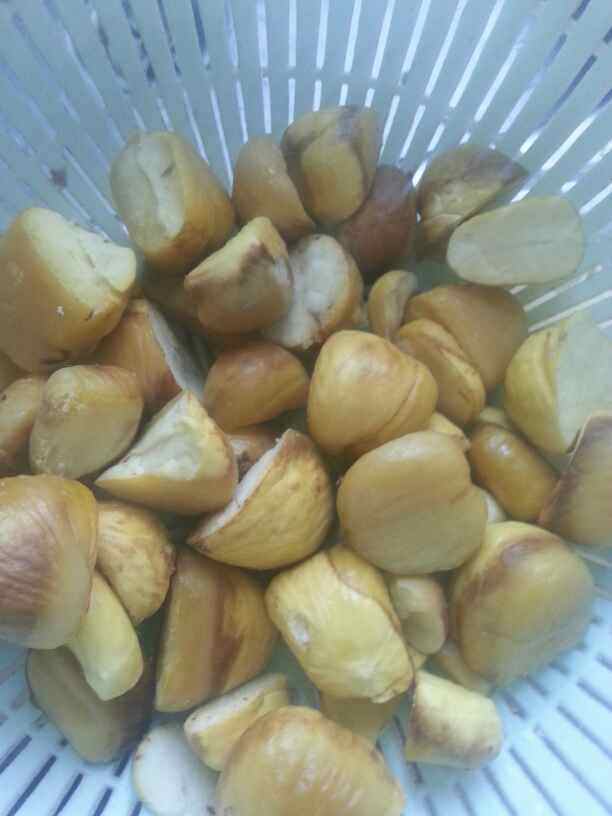 板栗炖鸡汤步骤2