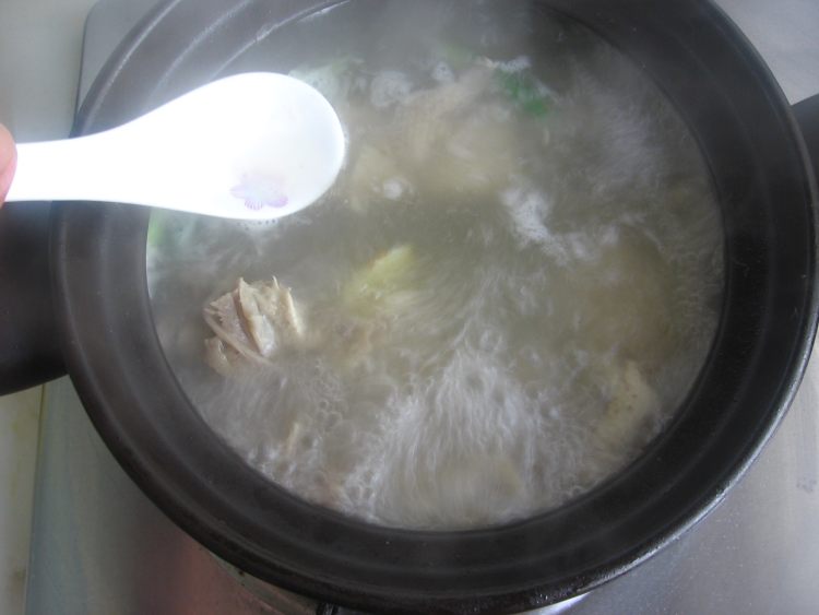冬瓜薏米鸭架汤步骤7
