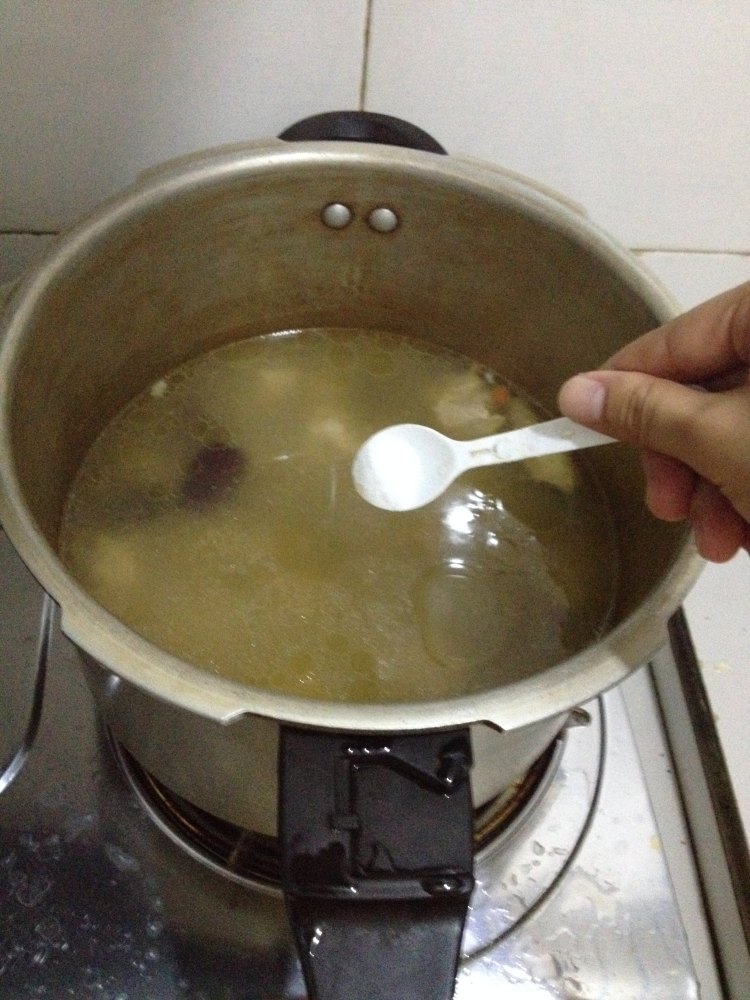 白果排骨汤步骤9