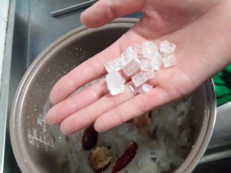 冰糖大枣银耳粥步骤5