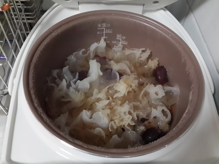 冰糖大枣银耳粥步骤7