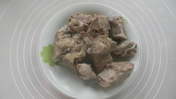 姬松茸炖排骨步骤3