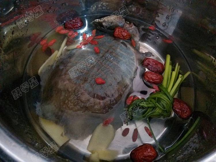 清炖甲鱼汤步骤10
