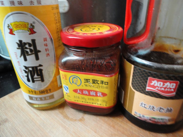 土豆红烧肉步骤1