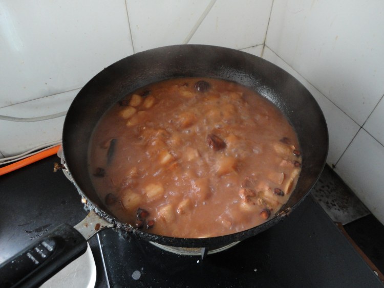 土豆红烧肉步骤7