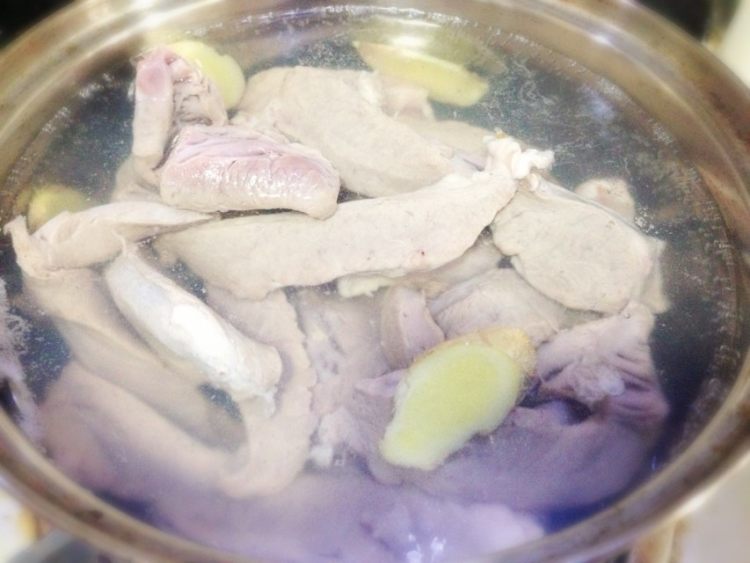 莲子猪心汤步骤6