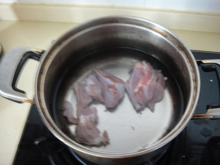 莲子干贝炖瘦肉步骤4