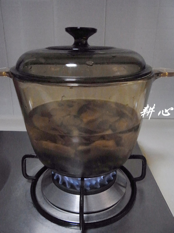 牛肝菌炖乌鸡汤步骤5