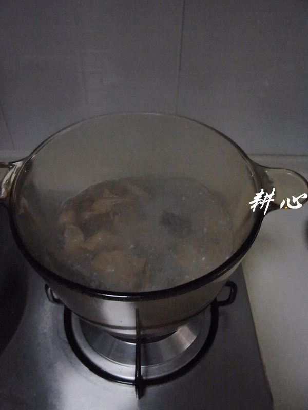 牛肝菌炖乌鸡汤步骤6