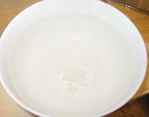 冰糖雪耳炖木瓜步骤2