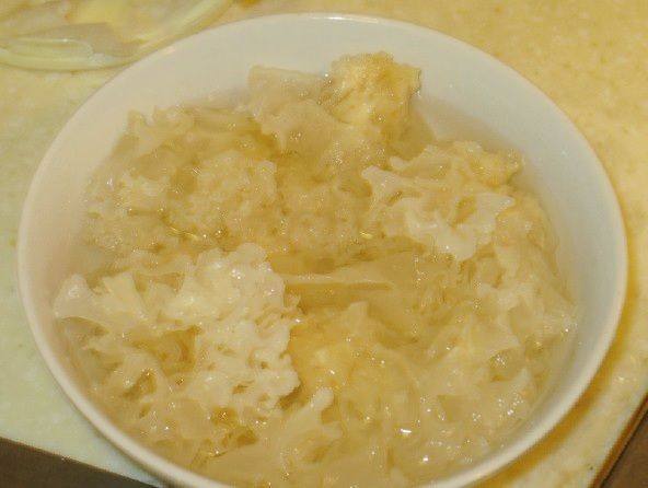 冰糖雪耳炖木瓜步骤4