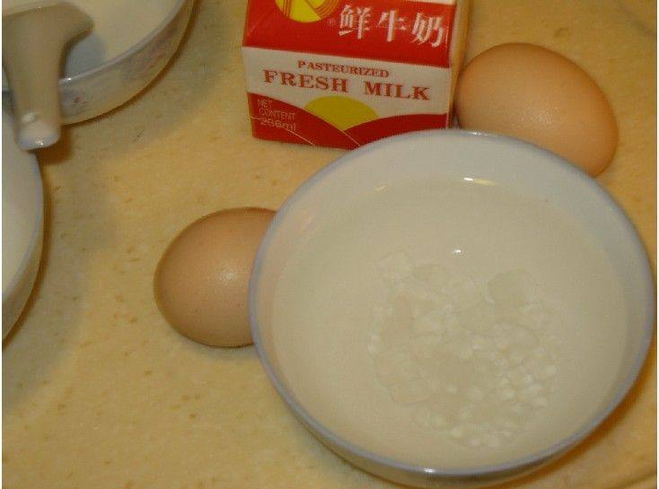 冰糖鲜奶炖蛋步骤1