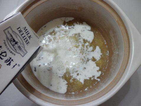 木瓜银耳炖奶步骤4