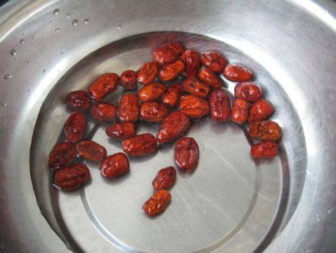 松茸菇炖鸡步骤2