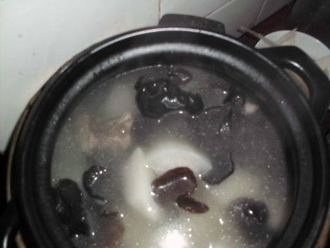萝卜木耳炖排骨步骤4