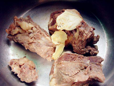 当归枸杞炖牛骨步骤4