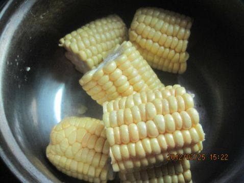 花生玉米炖排骨步骤2