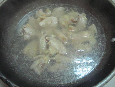 炖小鸡步骤3