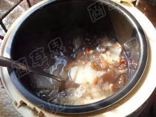 山楂雪梨炖双耳步骤6