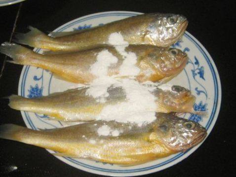 黄花鱼炖豆腐步骤3
