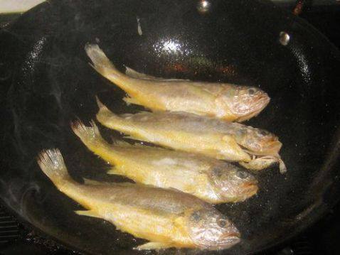 黄花鱼炖豆腐步骤4
