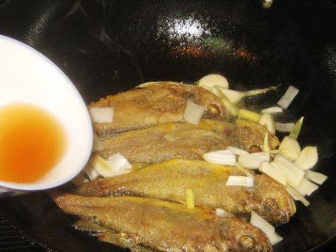黄花鱼炖豆腐步骤6