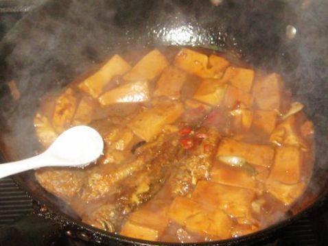 黄花鱼炖豆腐步骤9