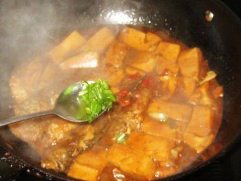 黄花鱼炖豆腐步骤10
