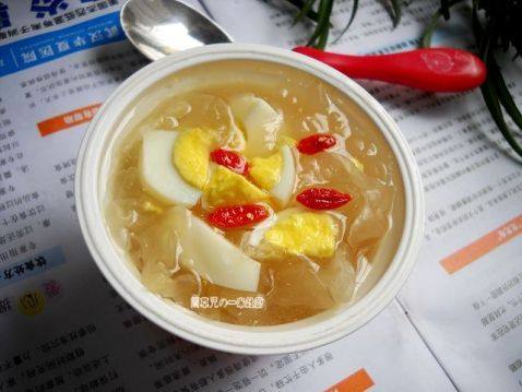 冰糖鸡蛋炖银耳步骤7