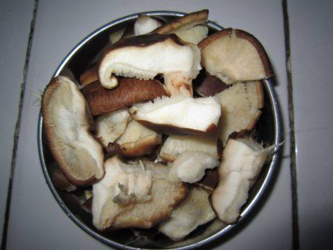 香茹炖山药步骤2