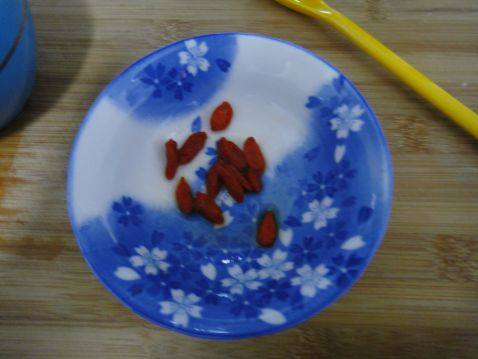 冰糖牛奶炖香蕉步骤5