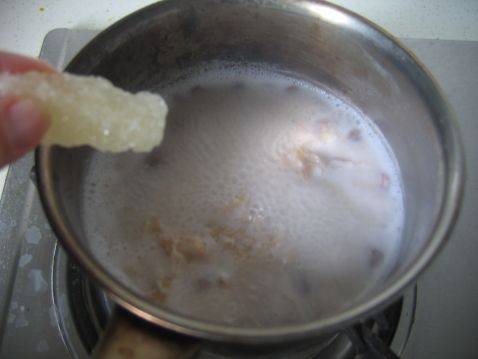 牛奶炖花生银耳步骤4