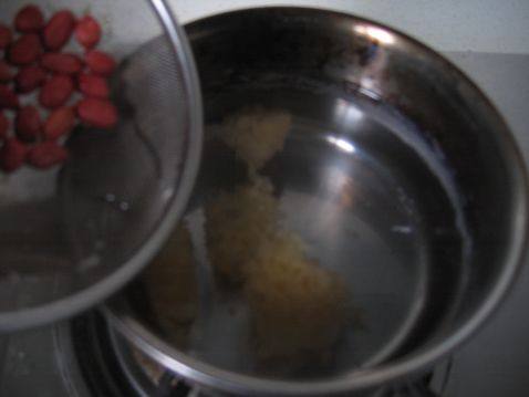 牛奶炖花生银耳步骤3