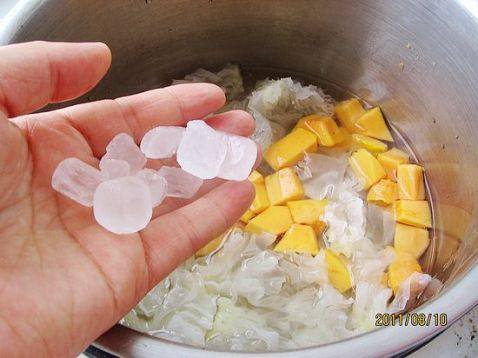 银耳炖木瓜步骤5