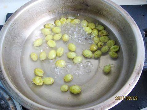葡萄炖银耳步骤4
