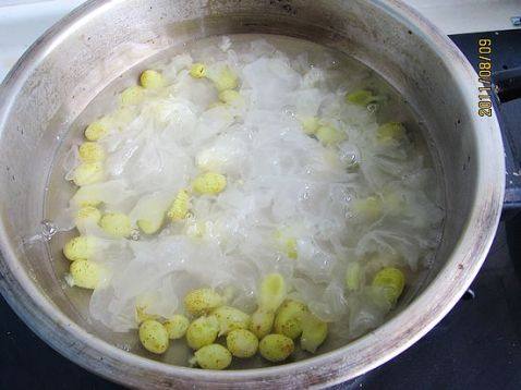 葡萄炖银耳步骤6