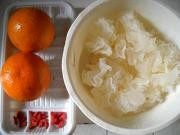 贡柑炖银耳步骤1