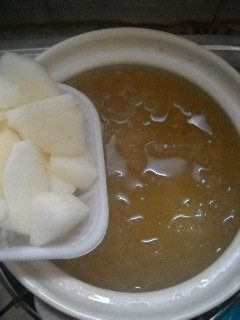 冰糖雪梨炖银耳步骤6