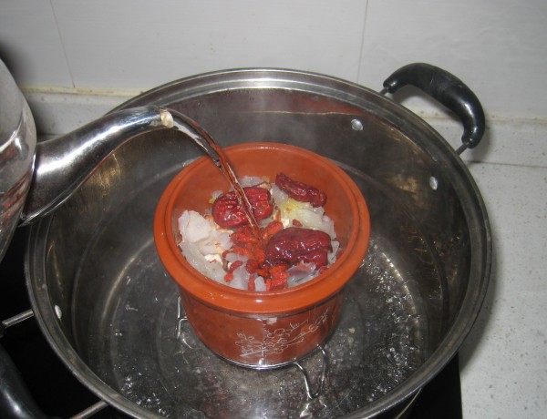 银耳莲子炖瘦肉步骤4